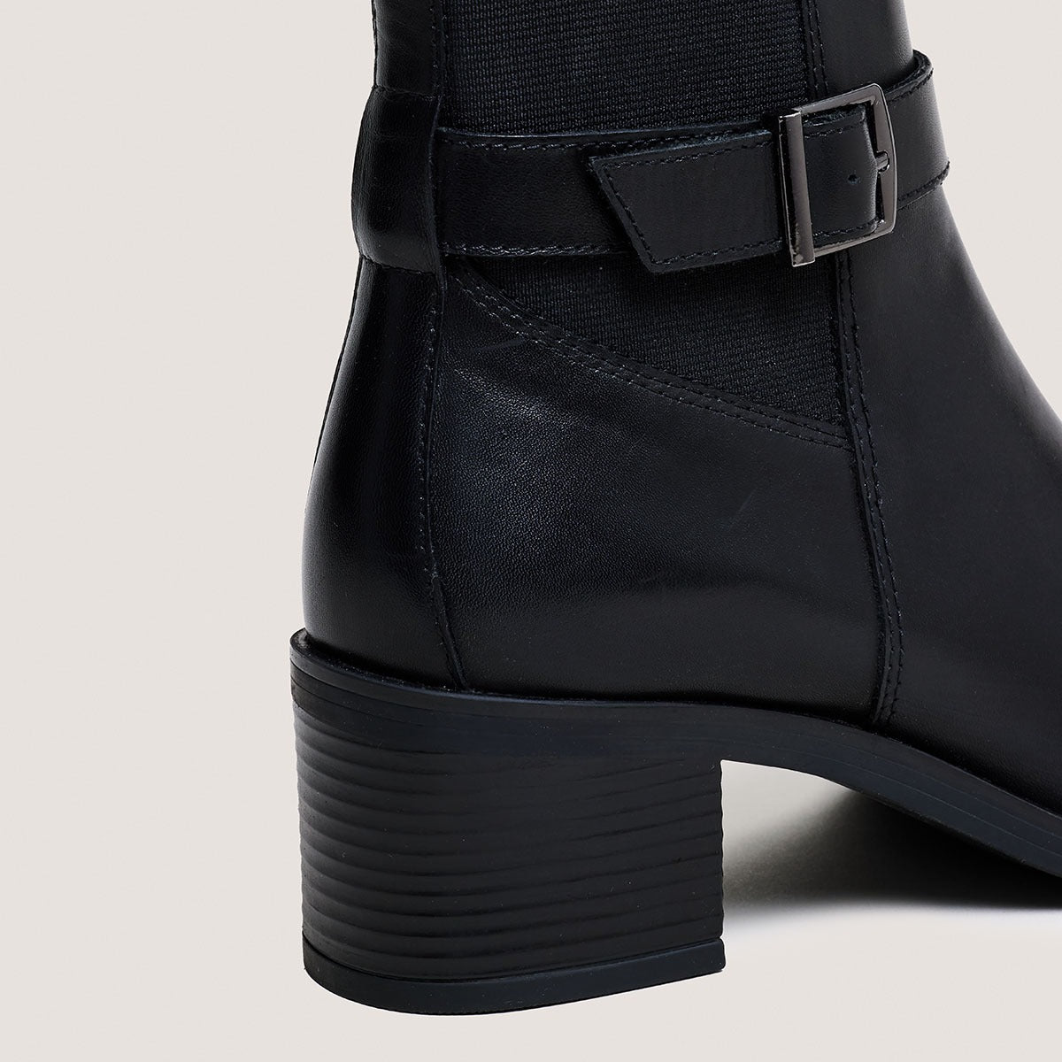 Boots à talons et boucles en cuir noir | Jonak